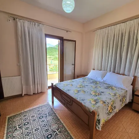Eleni House 2 Daire Saranda