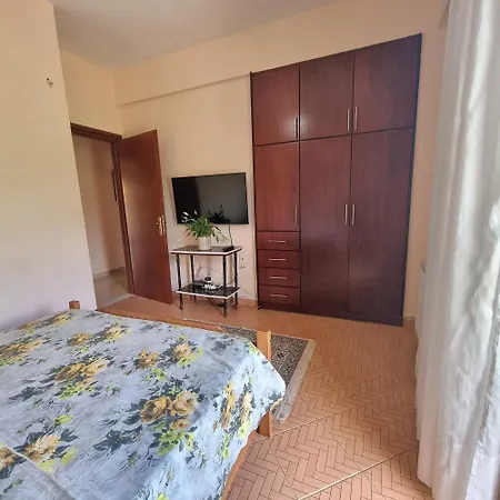 아파트 Eleni House 2 *