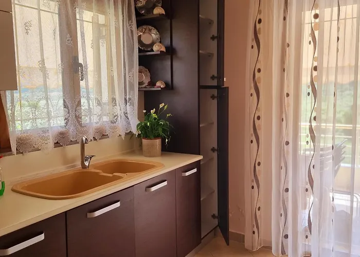 아파트 Eleni House 2